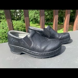 Klogs size 8.5 Black worn a handful of times.